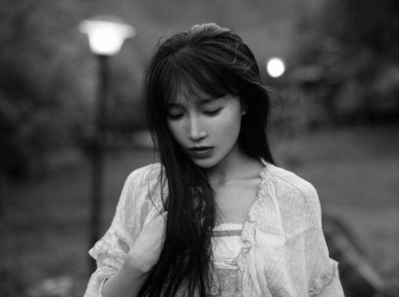  Lý Tử Thất là hot Youtuber với kênh chuyên làm clip về ẩm thực. Hiện tại kênh Youtube của cô sở hữu lượt người theo dõi khủng lên đến 14,6 triệu.