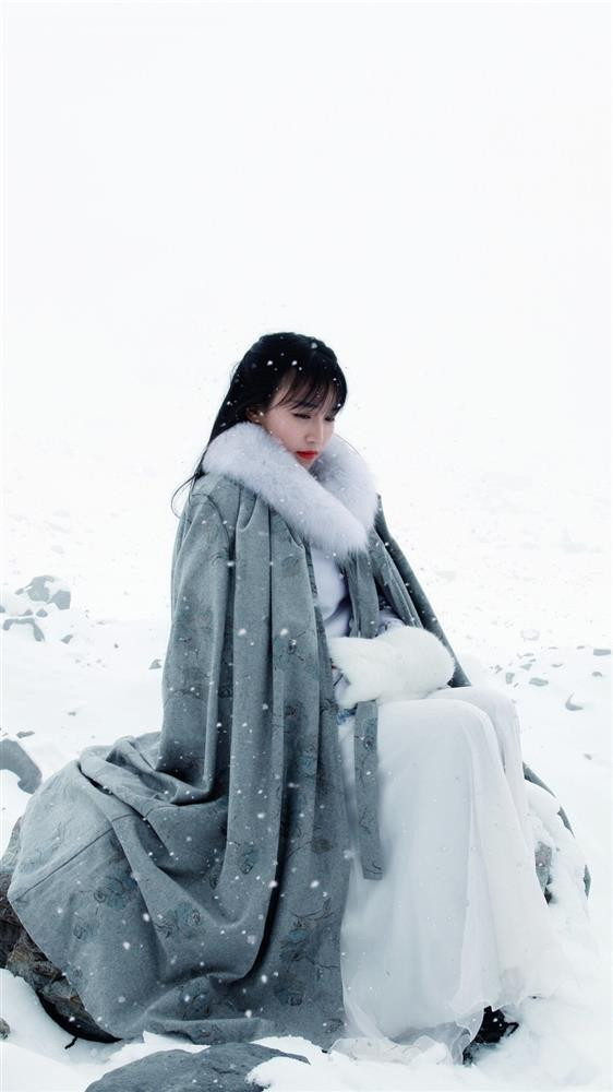 Ở tuổi 31, Lý Tử Thất đã trở thành nữ đại gia khi sở hữu khối tài sản triệu USD đáng ngưỡng mộ.