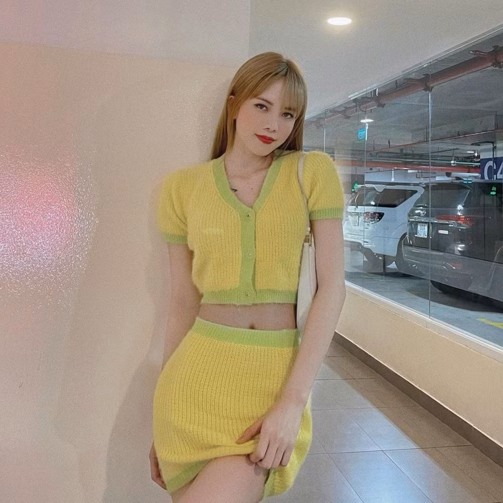 Trước những hình ảnh hết sức đơn giản của Thiều Bảo Trâm, cư dân mạng cho rằng sau khi vướng nghi án chia tay Sơn Tùng, nữ ca sĩ hiếm khi khoác lên mình đồ hiệu.