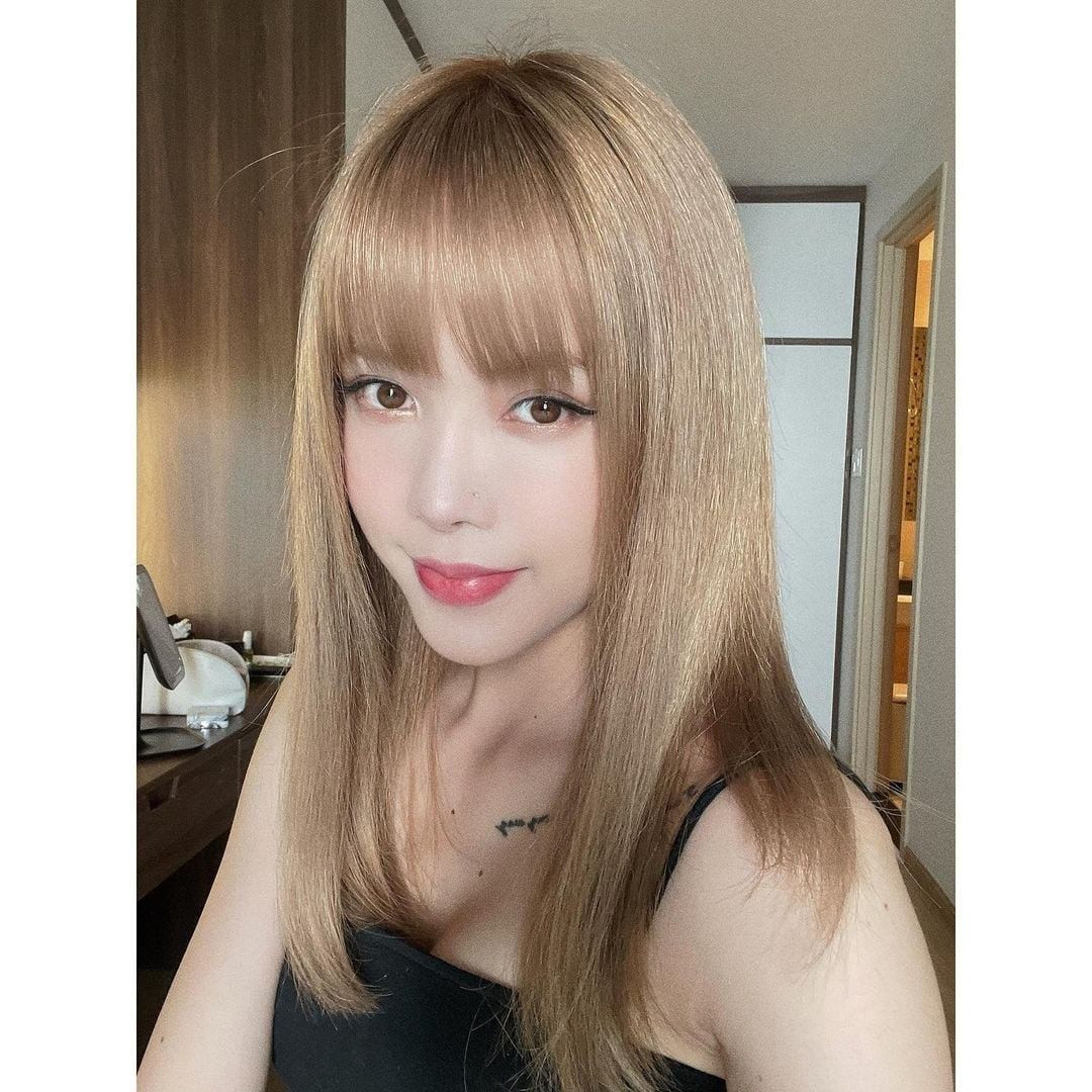 Thiều Bảo Trâm, cô gái từng được dân mạng gọi là "bạn gái tin đồn" Sơn Tùng M-TP không chỉ sở hữu nhan sắc nổi bật, cô nàng còn có cơ thể hoàn hảo với vòng eo con kiến.