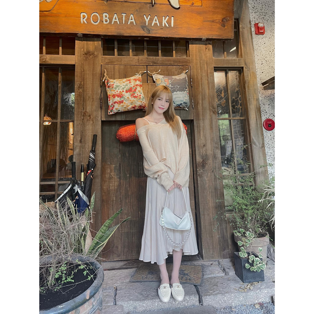 Khác hẳn với vẻ gầy gò khiến người hâm mộ lo lắng trong thời gian qua, Thiều Bảo Trâm lúc này đã lấy lại được phong độ nhan sắc khiến ai nấy trầm trồ khen ngợi.