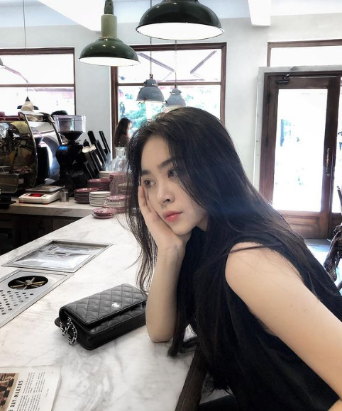 Hiện tại trang cá nhân Instagram của người đẹp cũng thu hút hơn 17.000 lượt follow.