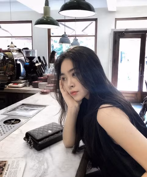 Hiện tại trang cá nhân Instagram của người đẹp cũng thu hút hơn 17.000 lượt follow.