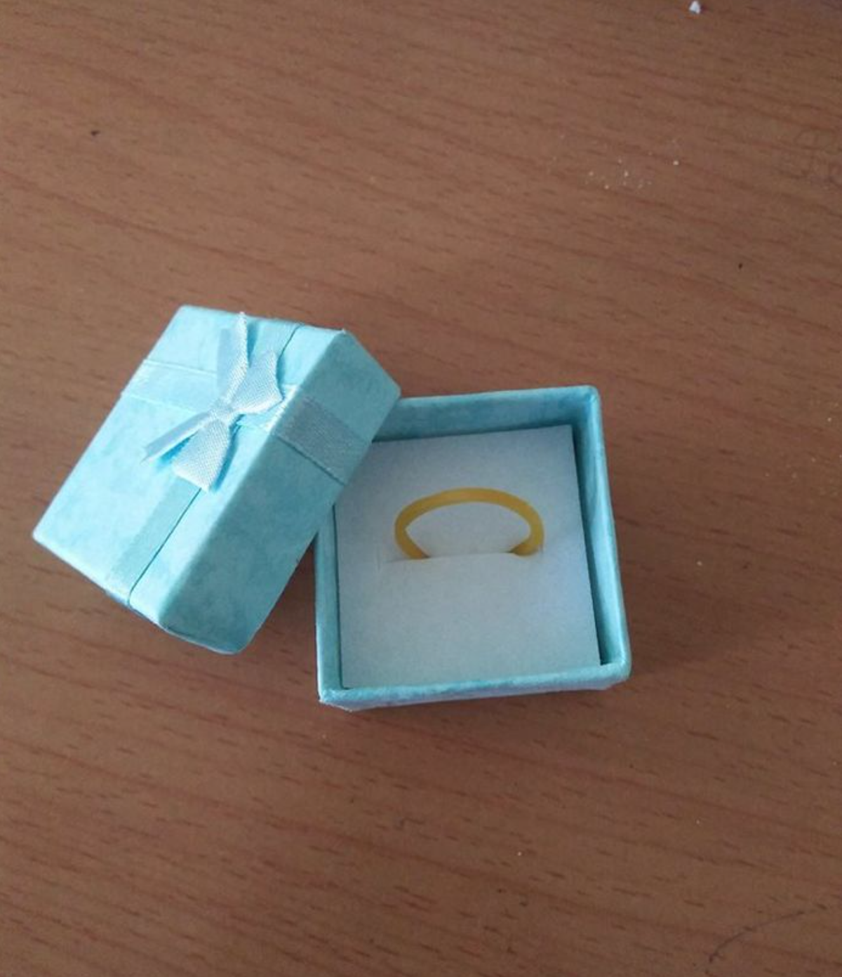 Khi các chị em đang hí hửng mình sẽ được tặng những món quà mùng 8/3 mang nhiều giá trị vật chất thì đây là cái kết.