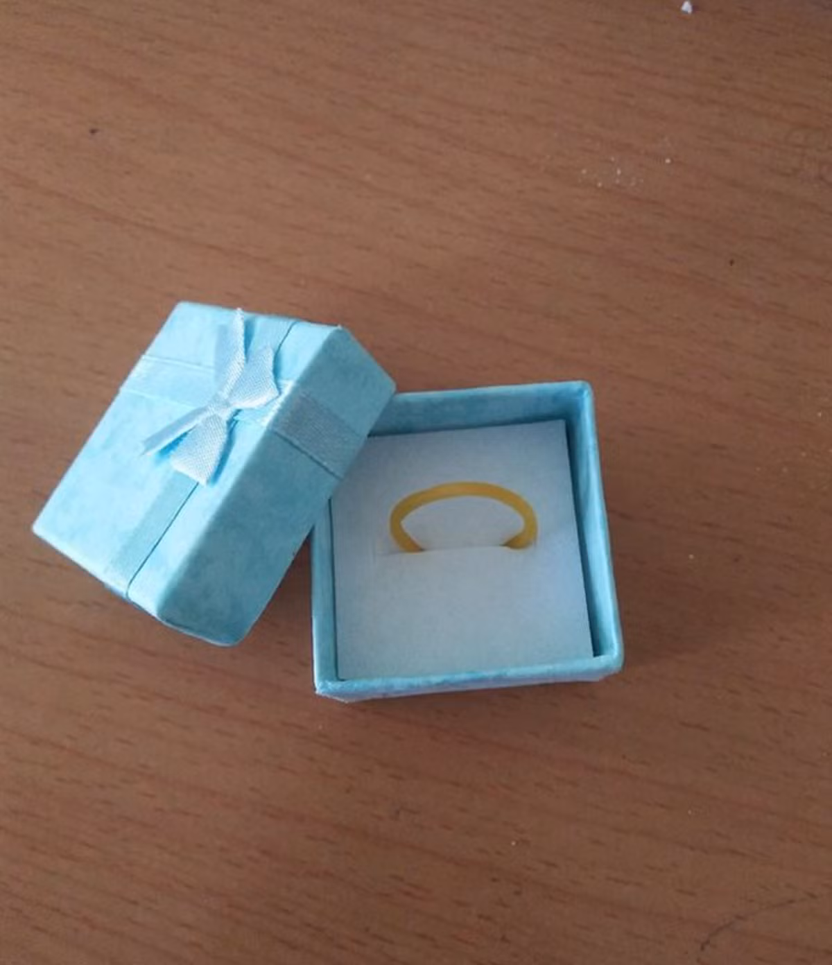 Khi các chị em đang hí hửng mình sẽ được tặng những món quà mùng 8/3 mang nhiều giá trị vật chất thì đây là cái kết.