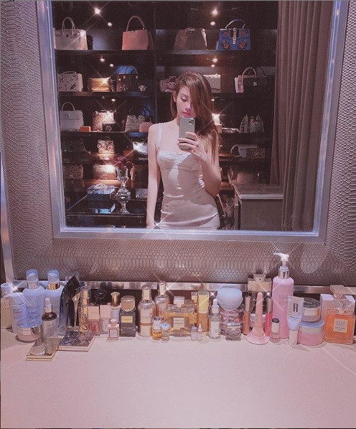 10 năm trước, Huyền Baby cùng Hạnh Sino, Tâm Tít, Meo Meo… là những hot girl đình đám, nhận được sự quan tâm của giới trẻ lúc bấy giờ.