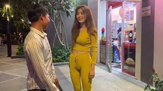 Nam Trân được biết đến là cô giáo hot girl từng nổi đình đám trên mạng xã hội. Qua những vlog được chàng phụ hồ chia sẻ trên YouTube, nhiều người đã hy vọng cả hai sẽ sớm thành một đôi. Tuy nhiên, thực tế, cả hai chỉ là bạn bè.