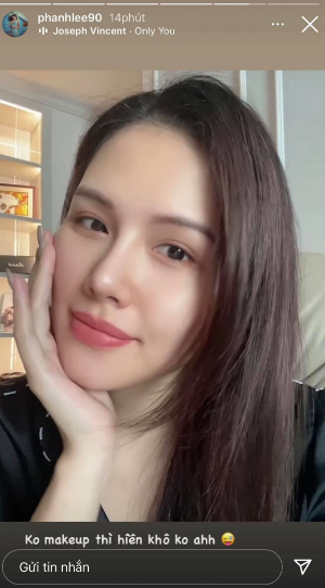 Cuộc sống hôn nhân hạnh phúc, viên mãn của nàng hot girl này thể hiện qua nhan sắc đỉnh cao của cô dù trải qua bao nhiêu ngày tháng. Đặc biệt khoảnh khắc cô nàng khoe mặt mộc của mình lại khiến cánh chị em lại càng ghen tị.