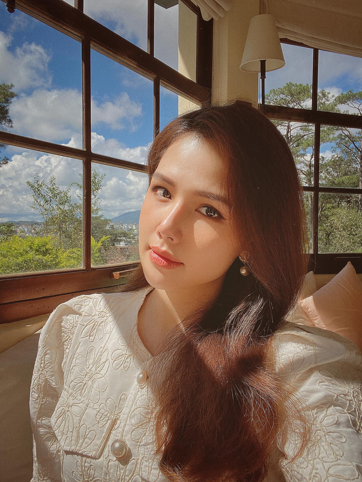 Các bức ảnh nữ diễn viên đăng tải gần đây đều nhận "bão like" với vô số lời khen ngợi, phần lớn đều nhận xét Phanh Lee ngày càng gợi cảm.