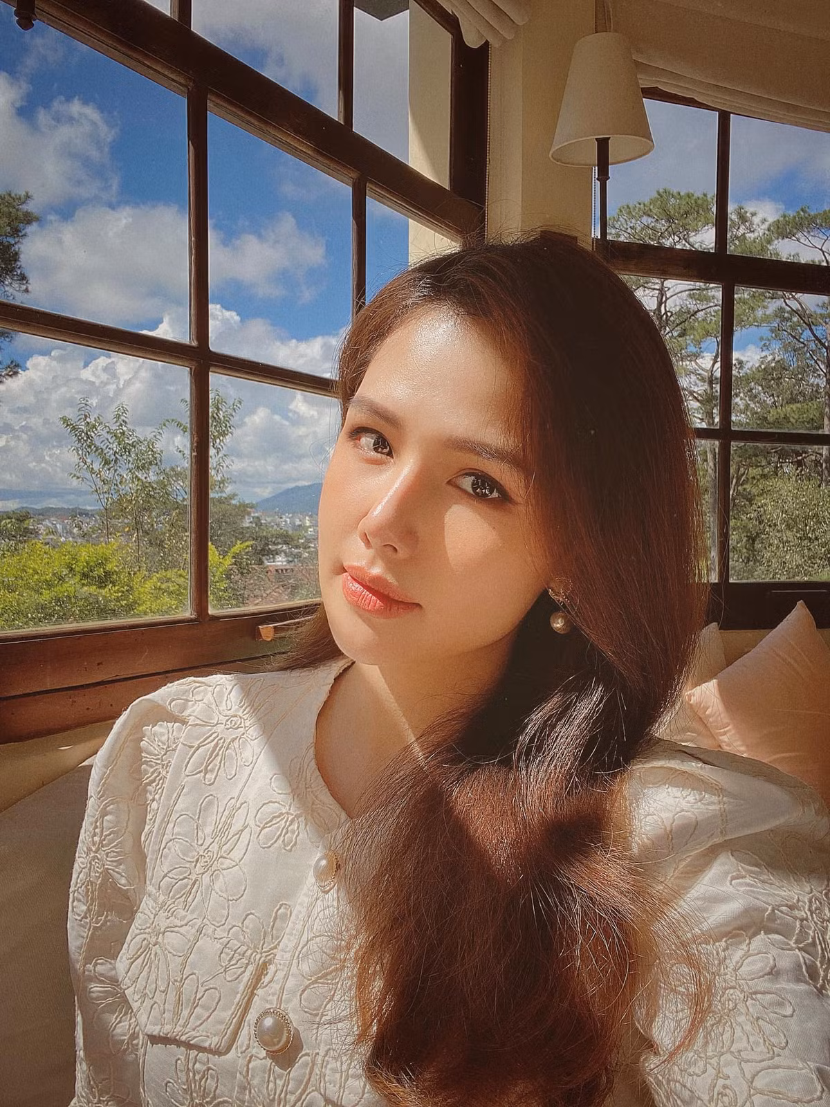 Các bức ảnh nữ diễn viên đăng tải gần đây đều nhận "bão like" với vô số lời khen ngợi, phần lớn đều nhận xét Phanh Lee ngày càng gợi cảm.