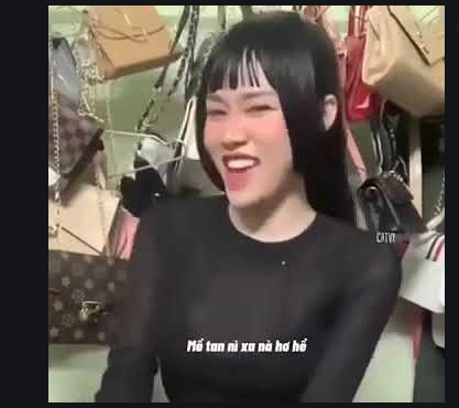 Vào cuối tháng 12/2020 cô gái với nickname Kem KaBi bất ngờ trở thành hiện tượng mạng với phát ngôn để đời: "Gái Nhật đó, mề tan nê xa ề ế ề" khi được hỏi về mái tóc lạ lẫm.