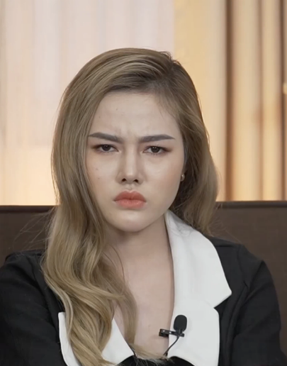 Cô cho rằng cái duyên của mình được nhiều người để ý là nhờ chiếc miệng biết ăn nói chứ không phải vì sống mũi hay dáng cằm. Ảnh: Tổng hợp