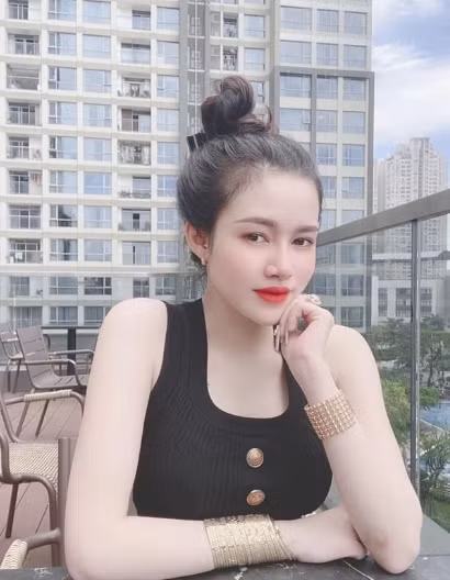 Sau khi lộ diện hình ảnh ngoài đời, không ít cư dân mạng đã phải bất ngờ với diện mạo vô cùng xinh đẹp, dịu dàng của Kem Kabi.