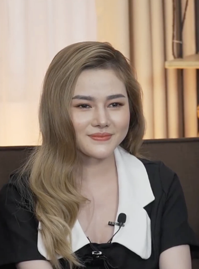 Ngoài ra, không ít người tinh ý nhận thấy gương mặt của Kabi cũng khác đi trông thấy. KaBi cho hay mình vừa phẫu thuật thẩm mỹ gọt cằm và nâng mũi. Do thời gian chưa lâu nên gương mặt mới đang bắt đầu vào form chứ chưa thể tự nhiên hoàn toàn.