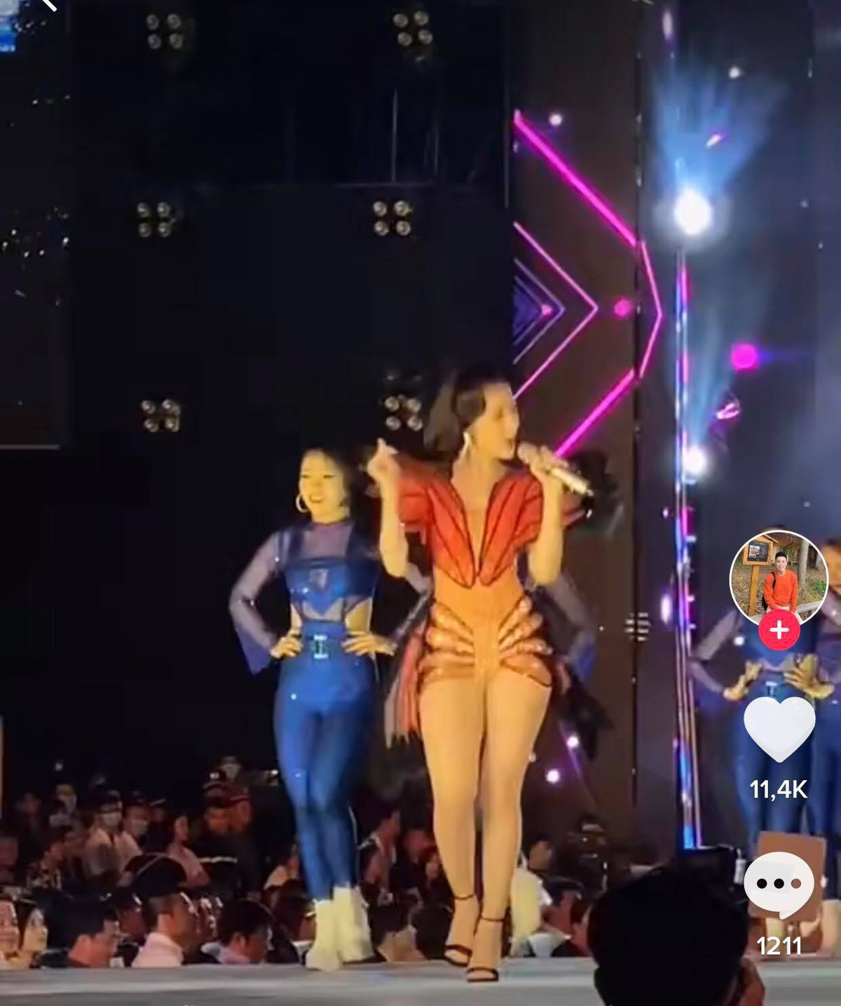 Ở một góc chụp khác, nhiều người mới nhận ra Chi Pu không phải lúc nào cũng đẹp hoàn hảo đến thế.