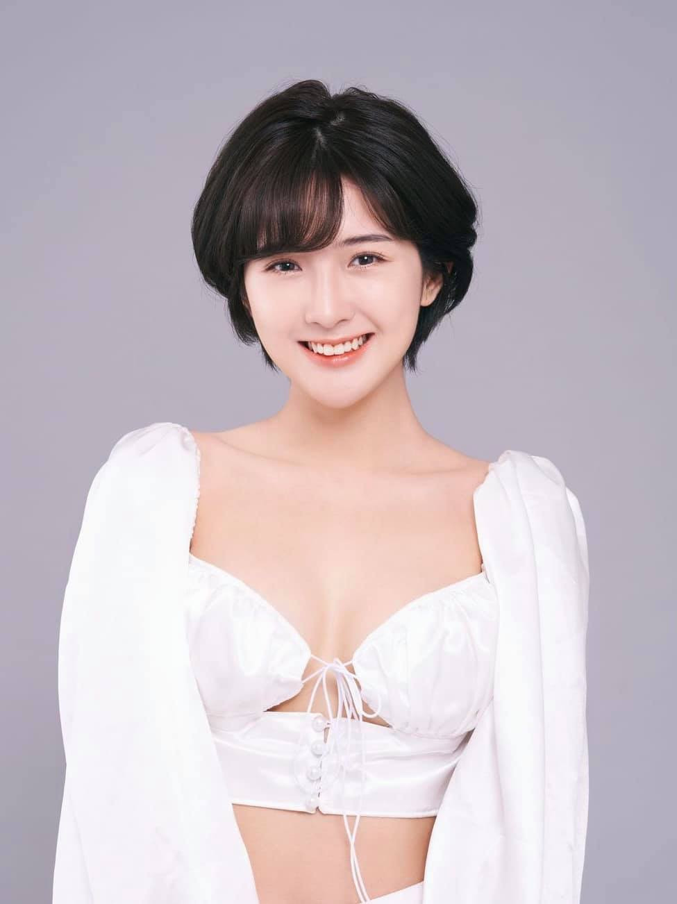 Vóc dáng gợi cảm của Beer Passaranan khiến nhiều hot girl nổi tiếng khác cũng phải dè chừng.