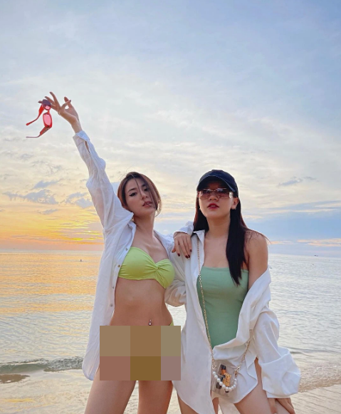 Miss Auditon Ngọc Anh cũng chẳng thua kém khi đăng tải hình ảnh cô diện trang phục bơi khoe trọn đường cong nóng bỏng.