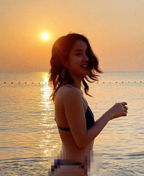 Bà mẹ 2 con không hề chùn bước và luôn khẳng định nhan sắc xinh đẹp ngày nào luôn trường tồn với thời gian.