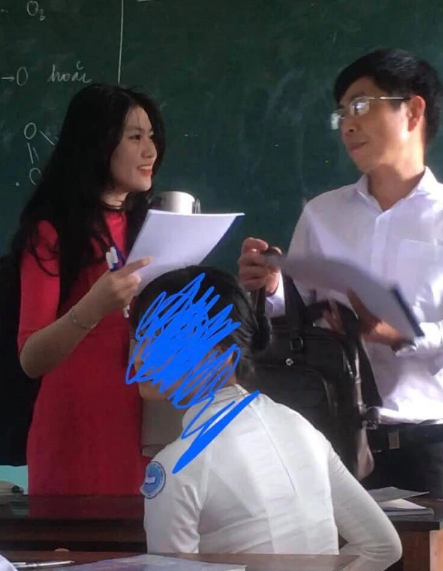 Được biết, cô giáo hot girl trong loạt ảnh là Lê Nhật Anh, sinh viên năm 4, trường Đại học Sư phạm Huế. Đây là kỳ thực tập sư phạm cuối cùng của thời sinh viên và Nhật Anh được phân về dạy môn Hóa học tại Trường THPT Phú Bài, tỉnh Thừa Thiên - Huế.