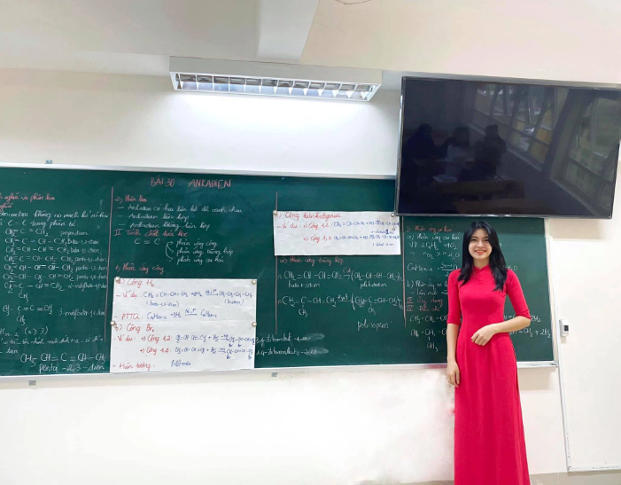 Theo chia sẻ, cô nàng cho biết loạt ảnh trên được ghi lại ngay trong ngày đầu nhận lớp của kỳ thực tập.