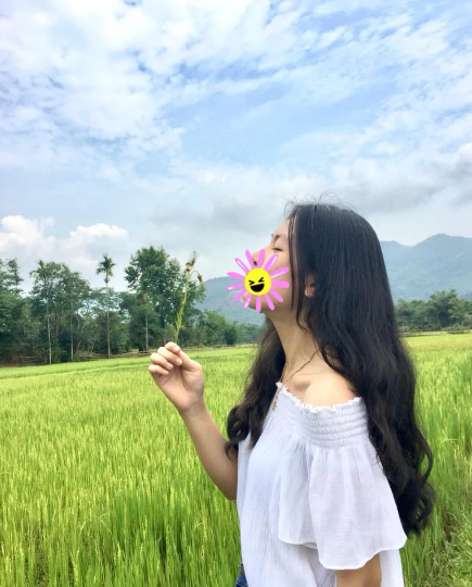 Xinh đẹp trên giảng đường chưa đủ, Nhật Anh trong khoảnh khắc đời thường lại khiến nhiều người mê mẩn hơn.