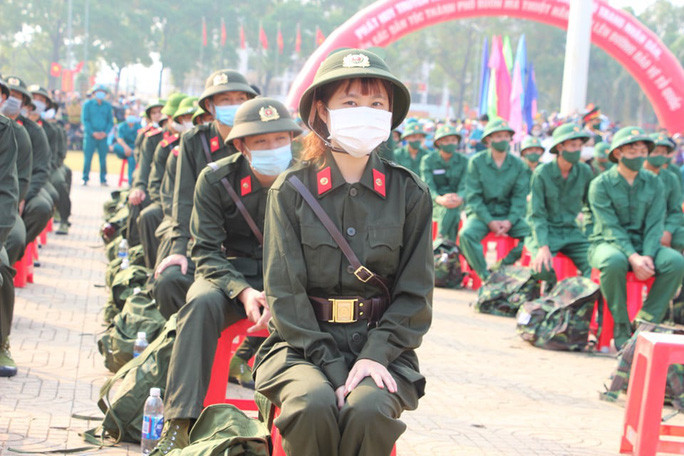 Cùng với mong muốn này, cô gái Trần Thị Thùy Trang (22 tuổi) cũng là nữ tân binh duy nhất đăng ký nghĩa vụ CAND.