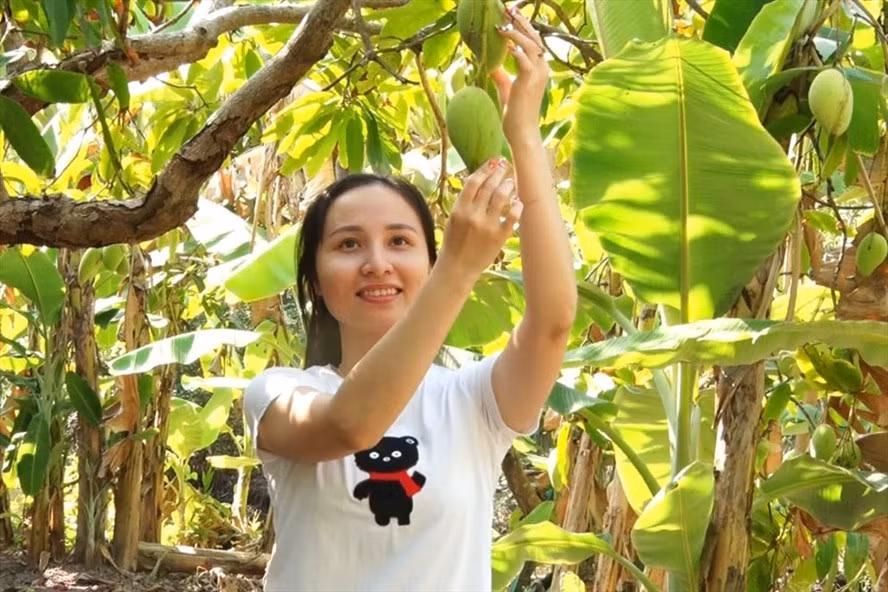 Ngoài Hoàng Thanh cô gái trẻ Lưu Thị Luyến sinh năm 1997, ngụ ấp Kim Qui A, xã Vân Khánh, huyện An Minh, tỉnh Kiên Giang đã khiến cho nhiều người phải bất ngờ khi tình nguyện xung phong lên đường nhập ngũ.