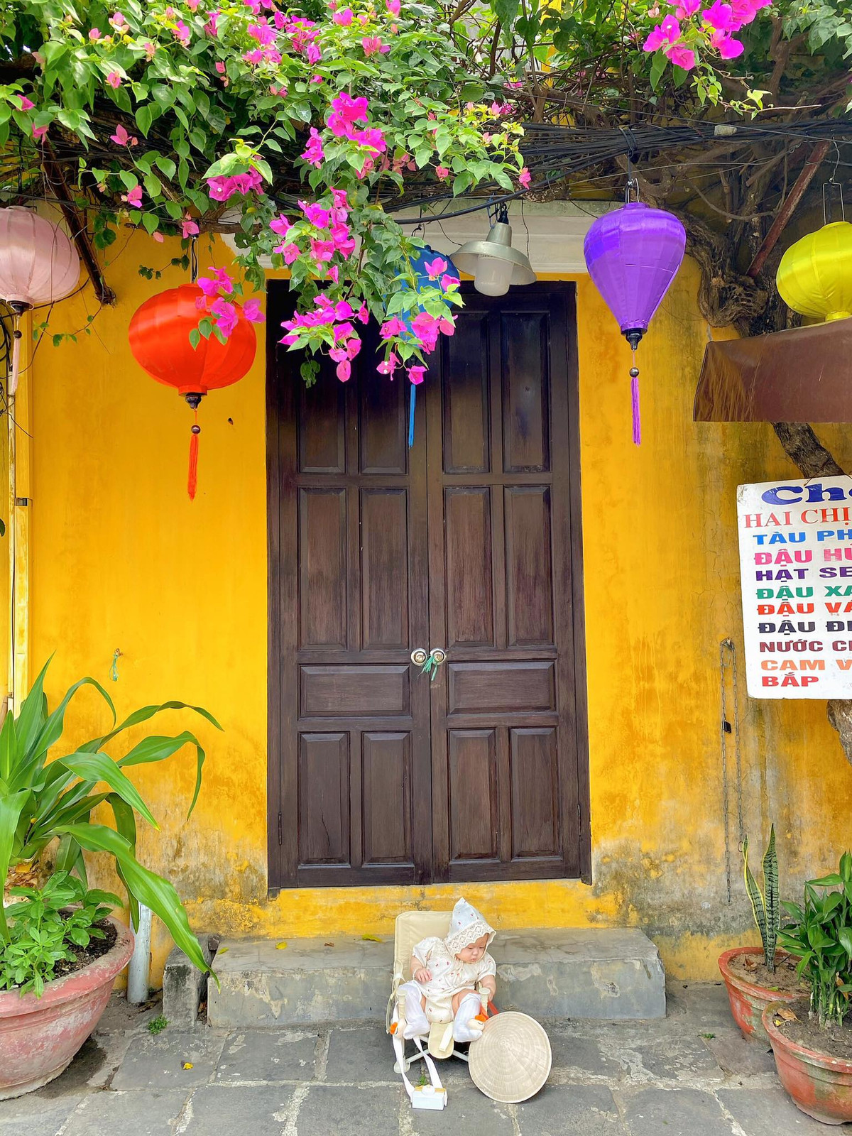 Sau khi bộ ảnh của Măng Tây được chia sẻ nhiều trên mạng xã hội, nhiều ông bố, bà mẹ trẻ khác đã tag nhau vào bài viết, lên ý tưởng để có thể chụp một bộ ảnh tương tự thật xinh cho con mình.