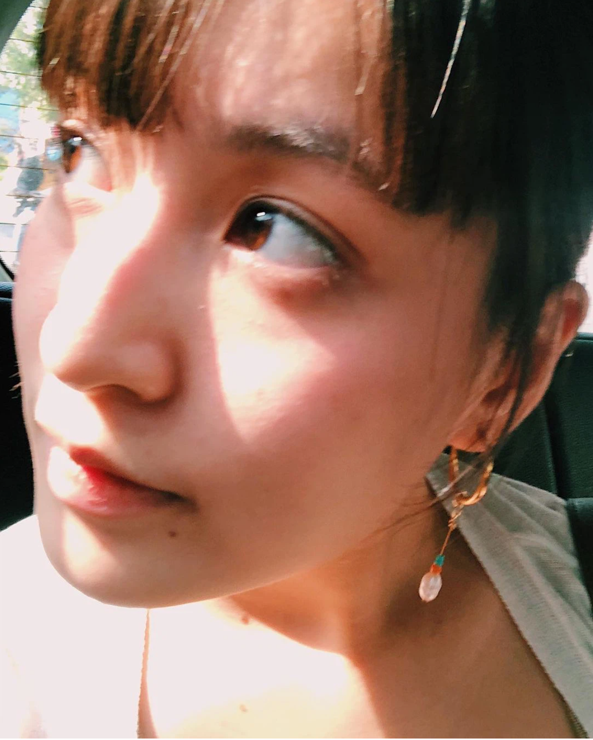 Nhiều dân mạng nhận xét hot girl này sở hữu vẻ đẹp "trời phú".