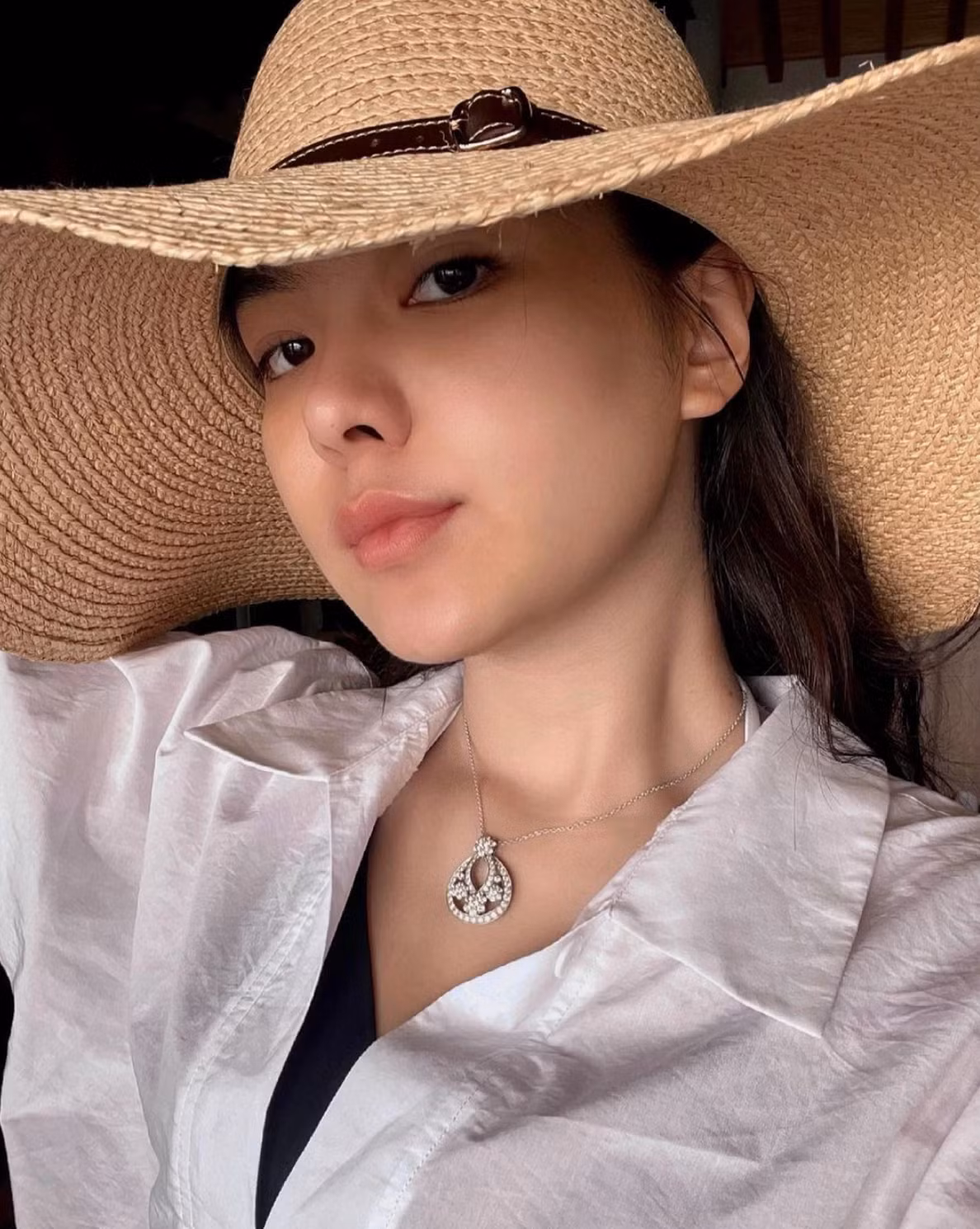  Hot girl lai 3 dòng máu Hồ Thiên Trang không cần trang điểm, không cần chụp app nhưng cô nàng đã sở hữu được nhan sắc xinh đẹp không tì vết. Ở dưới mỗi tấm ảnh mặt mộc, Thiên Trang đều nhận được rất nhiều bình luận khen ngợi.