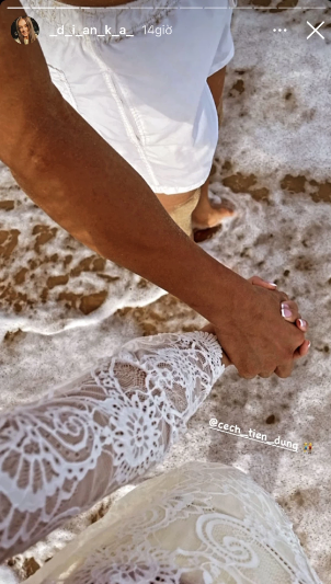 Bức ảnh Bùi Tiến Dũng và bạn gái nắm tay nhau làm nhiều người tưởng tượng như đôi bạn trẻ đang có một buổi chụp ảnh cưới ngoài bãi biển.