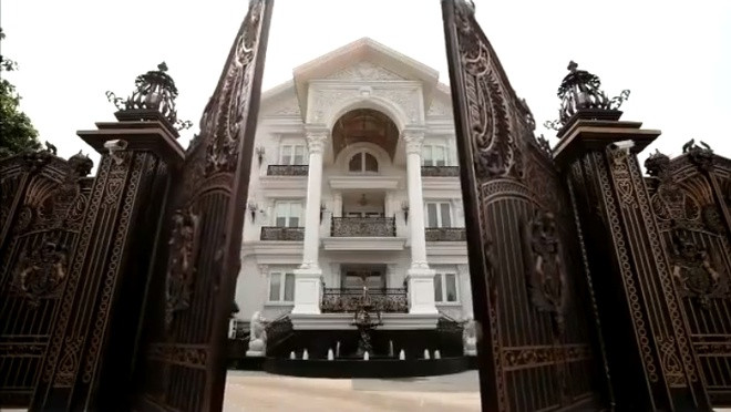 Cựu diễn viên Lê Hồng Thủy Tiên - mẹ chồng Tăng Thanh Hà sở hữu cơ ngơi đồ sộ, hoành tráng ở Quận 2, TP.HCM.