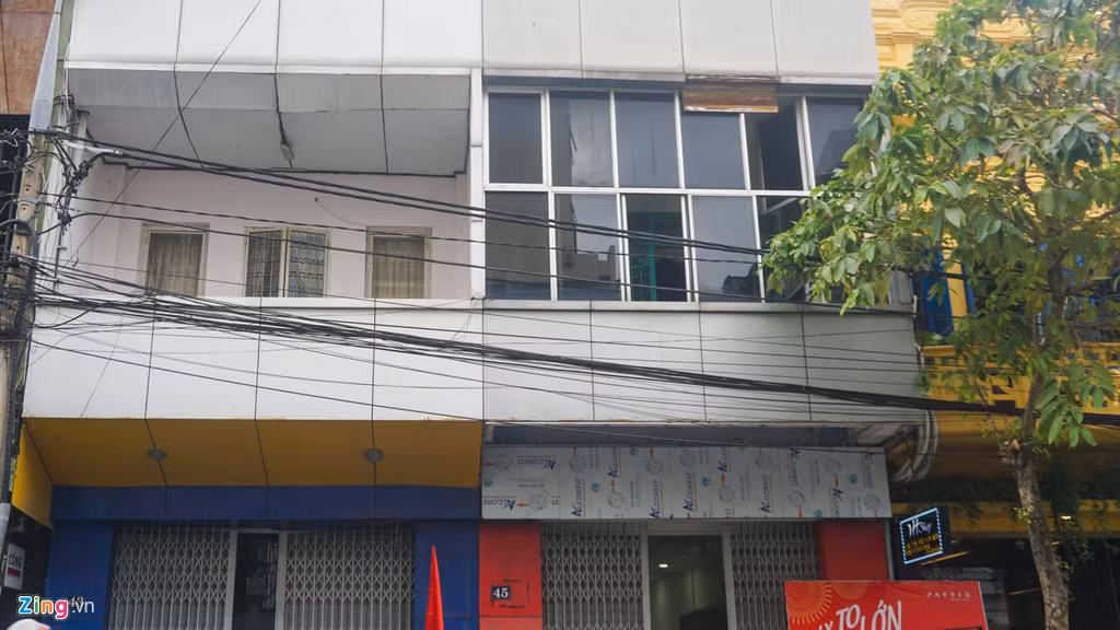 Tháng 3/2007, nhân viên cấp dưới của Vũ xin mua nhà đất số 45 Nguyễn Thái Học (138,5 m2). Ông Văn Hữu Chiến có các quyết định phê duyệt giá, cho phép bán nhà và chuyển quyền sử dụng đất căn nhà này cho công ty của Vũ "nhôm"