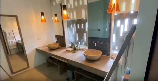 Nhà vệ sinh sang chảng tựa khách sạn 5 sao.