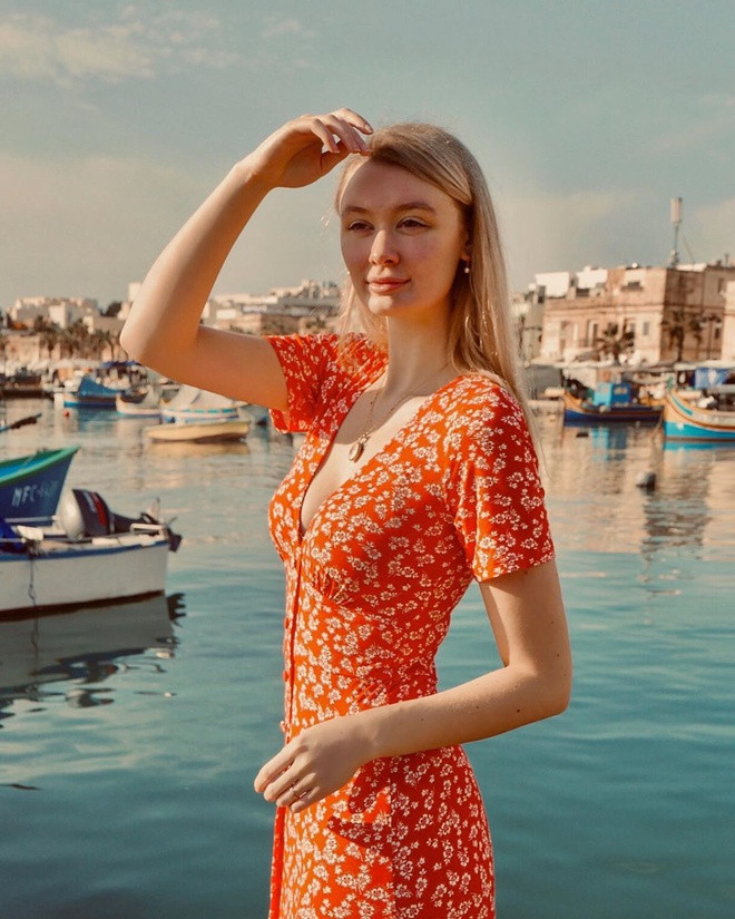 Polly vẫn theo đuổi nghề mẫu ảnh, nhan sắc của cô được nhiều người nhận xét ngày càng xinh đẹp, quyến rũ. Nhờ sự nổi tiếng 2 năm trước, trang cá nhân của Polly hiện có gần 280.000 lượt theo dõi, Instagram của Karna cũng hút gần 75.000 follow.