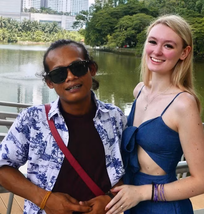 Gần 2 năm sau đám cưới nổi tiếng, chuyện tình xuyên biên giới của Polly và Karna vẫn hạnh phúc, thậm chí còn mặn nồng hơn trước. Đôi trẻ thường xuyên đăng tải các hình ảnh tình tứ thường ngày lên mạng xã hội. Ngoài công việc riêng, hai người sở hữu một nhà hàng nổi tiếng ở Bali có tên Luku Kitchen.