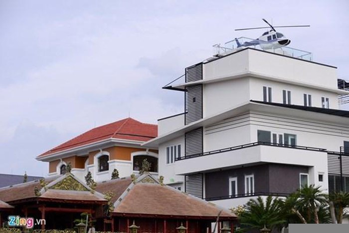 Tại Hải Dương, Bùi Xuân Thành được biết đến là một trong những đại gia buôn gỗ có tiếng tăm tại địa phương. Cách đây ít năm, người dân khu vực xôn xao về việc Bùi Xuân Thành xây tòa biệt thự trên đường Đào Tấn. Ảnh: Zing.