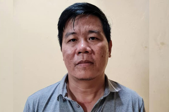 Ngày 29/9, phòng Cảnh sát hình sự (PC02) Công an TP.Hà Nội đã tạm giữ hình sự Bùi Xuân Thành (SN 1977, quê Hải Dương) và 4 đối tượng có liên quan để điều tra về hành vi “Tổ chức đánh bạc” và “Đánh bạc”. Ảnh: Dân Việt.