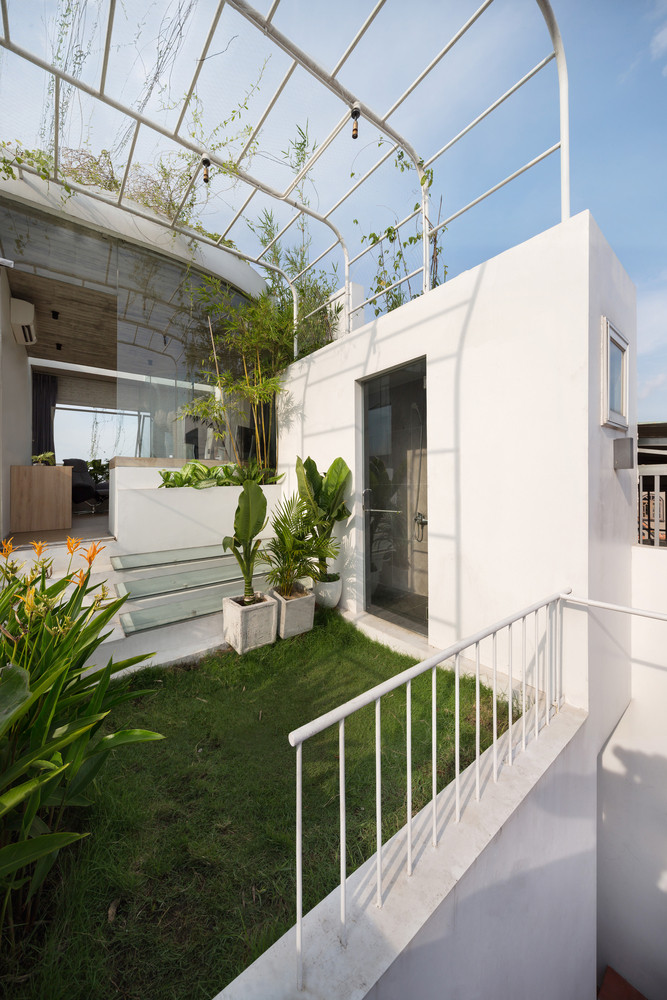 Góc vườn nhỏ là nơi thư giãn của cả gia đình. Nguồn ảnh: Hoang Le.