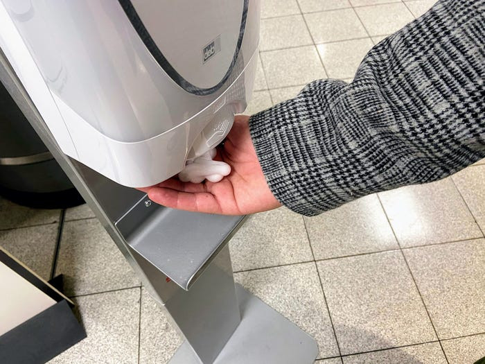 Trên Tạp chí Y học New England, Bill Gates gọi virus corona chủng mới là "đại dịch đáng sợ nhất trong cả thế kỷ". Ông cũng phác thảo các bước mà thế giới có thể thực hiện để ngăn chặn sự lây lan của virus, bao gồm cả việc phát triển và cung cấp vaccine cho toàn bộ người dân.