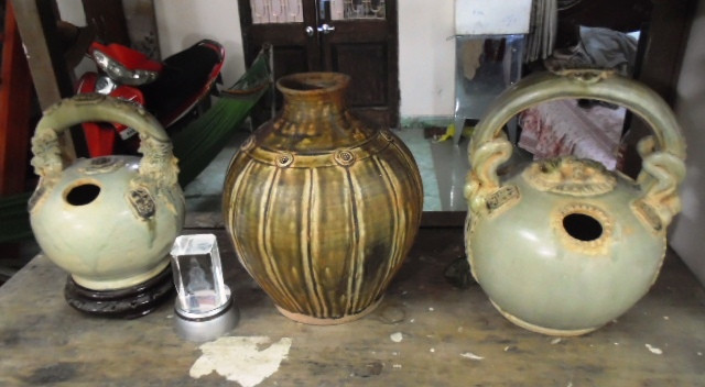 Những chiếc bình vôi từ thời Lý. Ảnh: Baodansinh.
