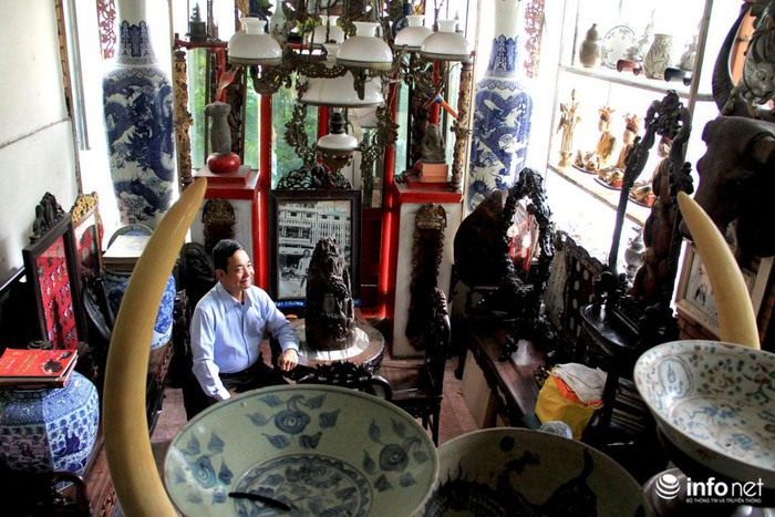 Căn nhà 3 tầng của ông Cường không khác gì một bảo tàng cổ vật tư nhân. Ảnh: Infonet.