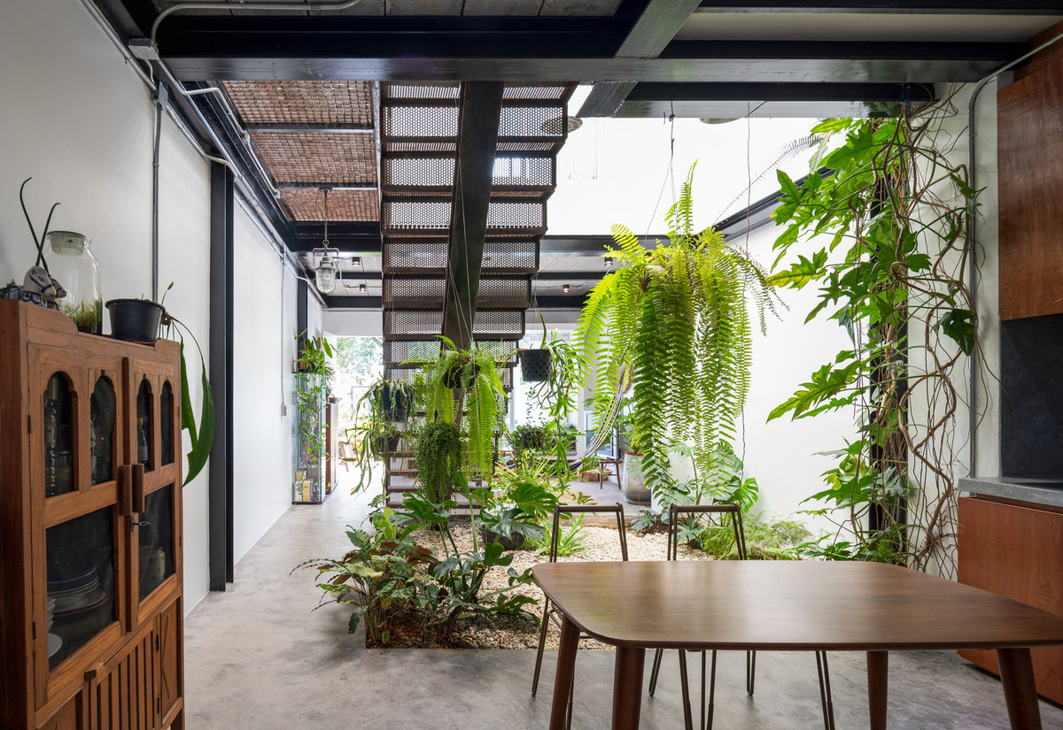 Tầng 1 ngôi nhà được dành trọn cho không gian sinh hoạt chung.