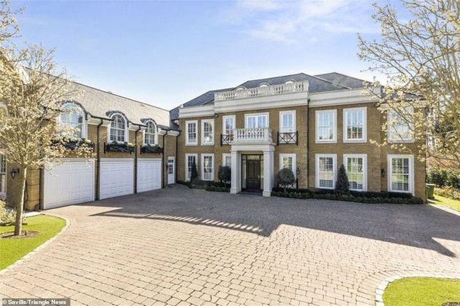 Căn biệt thự 6 phòng ngủ nằm trong một khuôn viên có diện tích khoảng hơn 2.020 m2. John Terry chi khoảng 2,5 triệu bảng để mua nó vào năm 2014.