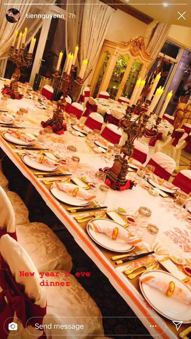Đại gia đình nhà Thảo Tiên, Hiếu Nguyễn... có một bữa tiệc cuối năm quây quần bên nhau cực kỳ hoành tráng với những bàn tiệc sang trọng. Ảnh: @tiennguyenn.