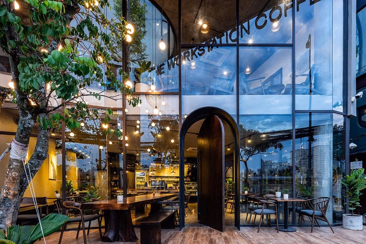 Lối vào quán cà phê.