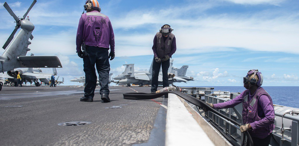 Trung úy Joe Jeiley, phát ngôn viên Hạm đội 7, cho biết hoạt động trên Biển Đông cung cấp cơ hội huấn luyện nâng cao cho hạm đội, đáp ứng các tính huống phức tạp trong khu vực.