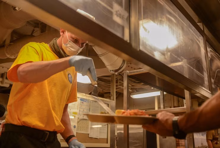 "Mỹ đồng ý với các đối tác Đông Nam Á rằng cuộc tập trận của Trung Quốc ở Biển Đông (trên quần đảo Hoàng Sa của Việt Nam, đang bị Trung Quốc chiếm giữ trái phép) là rất khiêu khích. Chúng tôi phản đối yêu sách phi lý của Bắc Kinh", Ngoại trưởng Mỹ Mike Pompeo tweet hôm 3-7.