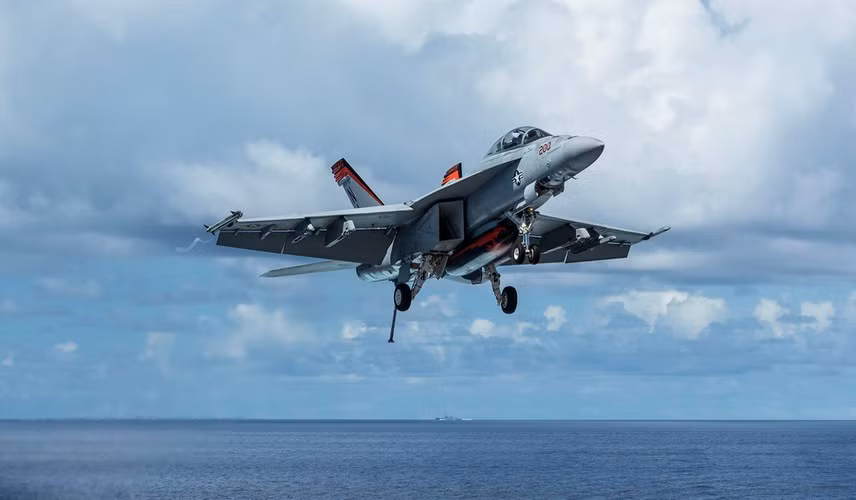 "Sự hiện diện của hai tàu sân bay không đối phó với bất kỳ sự kiện chính trị nào trên thế giới, mà là một trong những cách mà Hải quân Mỹ thúc đẩy an ninh, ổn định và thịnh vượng trên khắp Ấn Độ Dương - Thái Bình Dương", phát ngôn viên Jeily nói.