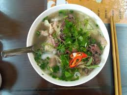 Nước phở được ninh từ tôm hùm xanh có vỏ biến đổi sắc tố. Trong cả ngàn con mới có thể tìm được 1 - 2 con tôm hùm như vậy. Ảnh minh họa.